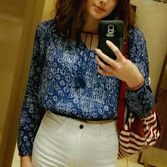 Slight Crop Long Sleeve Peasant Top - Picture 3 of 6